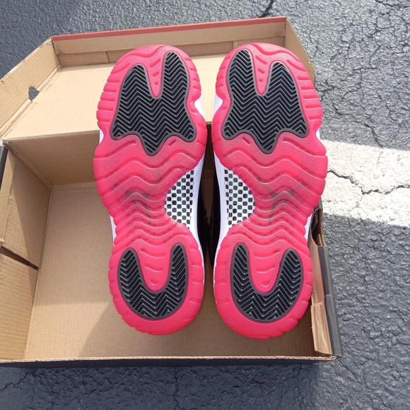 Air Jordan 11 Retro,  Playoffs - Picture 2 of 5